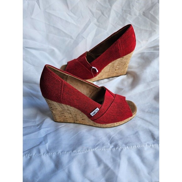 TOMS Women's Size 5 RED Classic Cork Wedge Heel Shoes Peep Toe Sandal NWOB - Picture 2 of 8